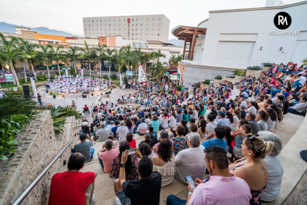 La isla shopping village